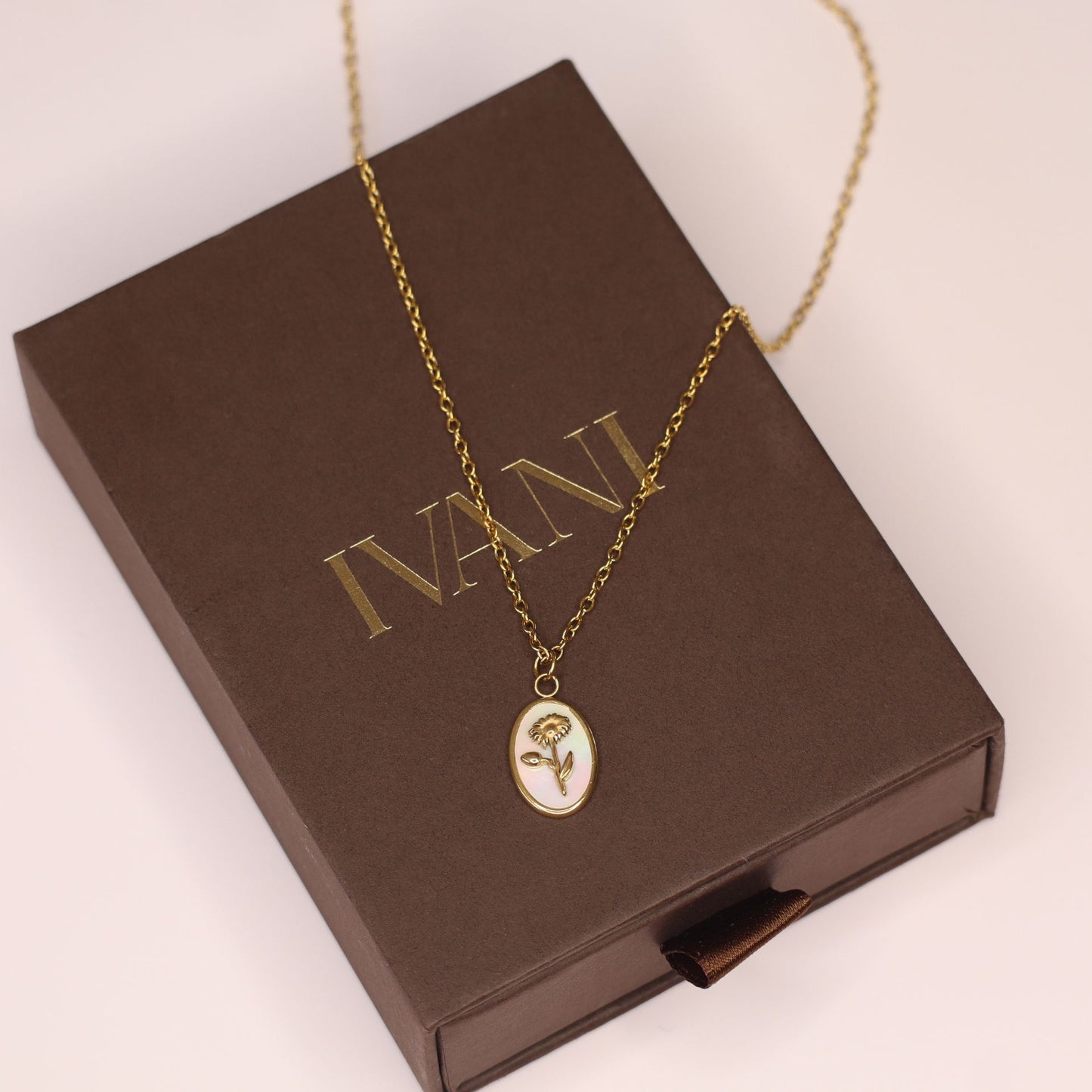 White Flower Necklace
