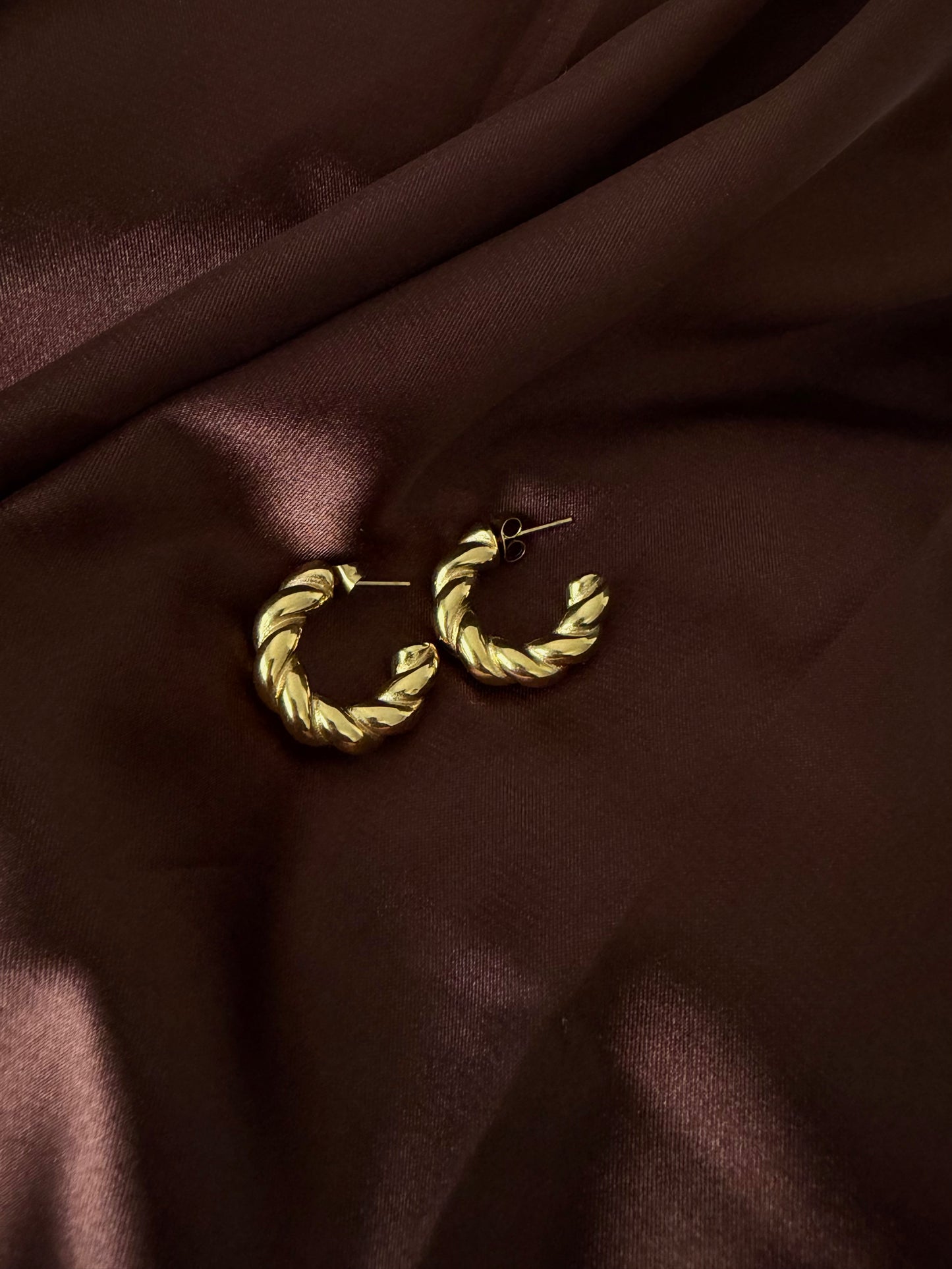 Knot Hoops